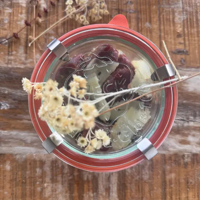 Massa fresca com molho cítrico de beterraba e legumes a vapor