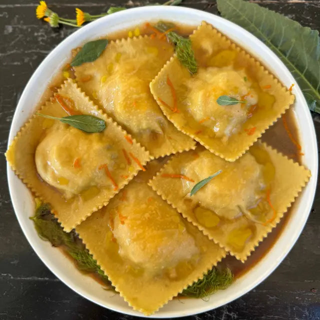 Ravioli de legumes e queijo.