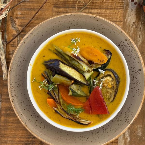 Caril Vegan com Legumes Sazonais