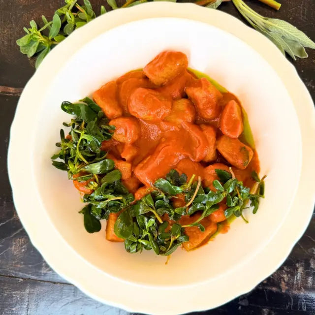 Gnocchi batata doce, beldroegas e molho de tomate